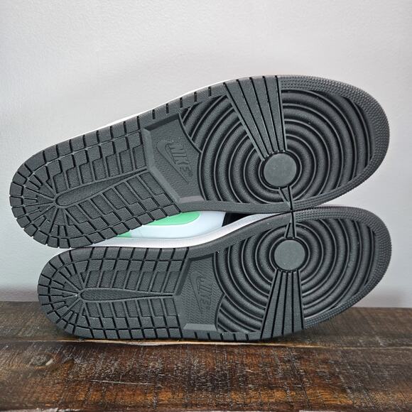 NEW Nike Air Jordan 1 Low Mens Size 13 Shoes Green Glow Black White 553558-131 - Picture 9 of 12